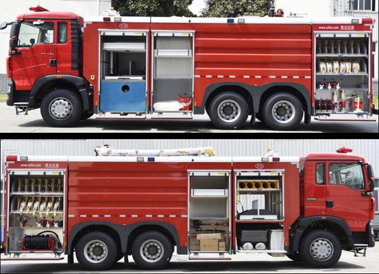 Xe cứu hỏa màu đỏ Sinotruck có bình chứa nước 12000L với ống cuộn ánh sáng bằng kính thiên văn