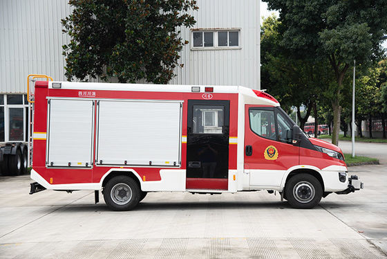 Xe cứu hỏa nhỏ IVECO DAILY với bồn nước 3000L và dụng cụ cứu hộ